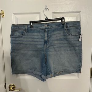 New with Tags - Old Navy WOW Jean 7’’ Shorts
